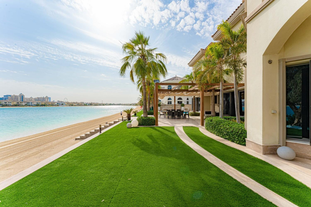 Palm Jumeirah Waterfront Villas